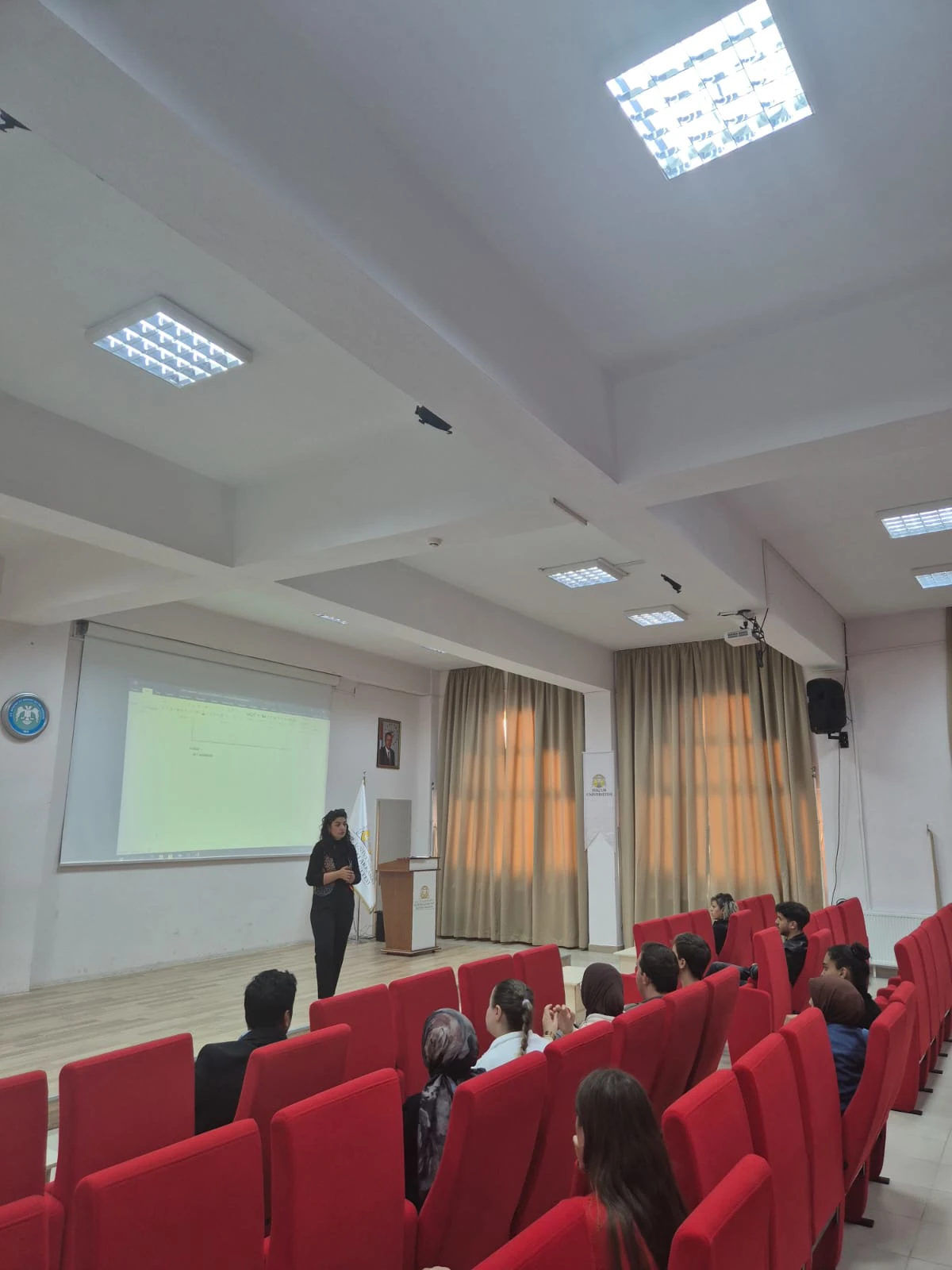 Fakültemiz Öğrencilerine TÜBİTAK 2209-A ve 2209-B Proje Eğitimi Verildi